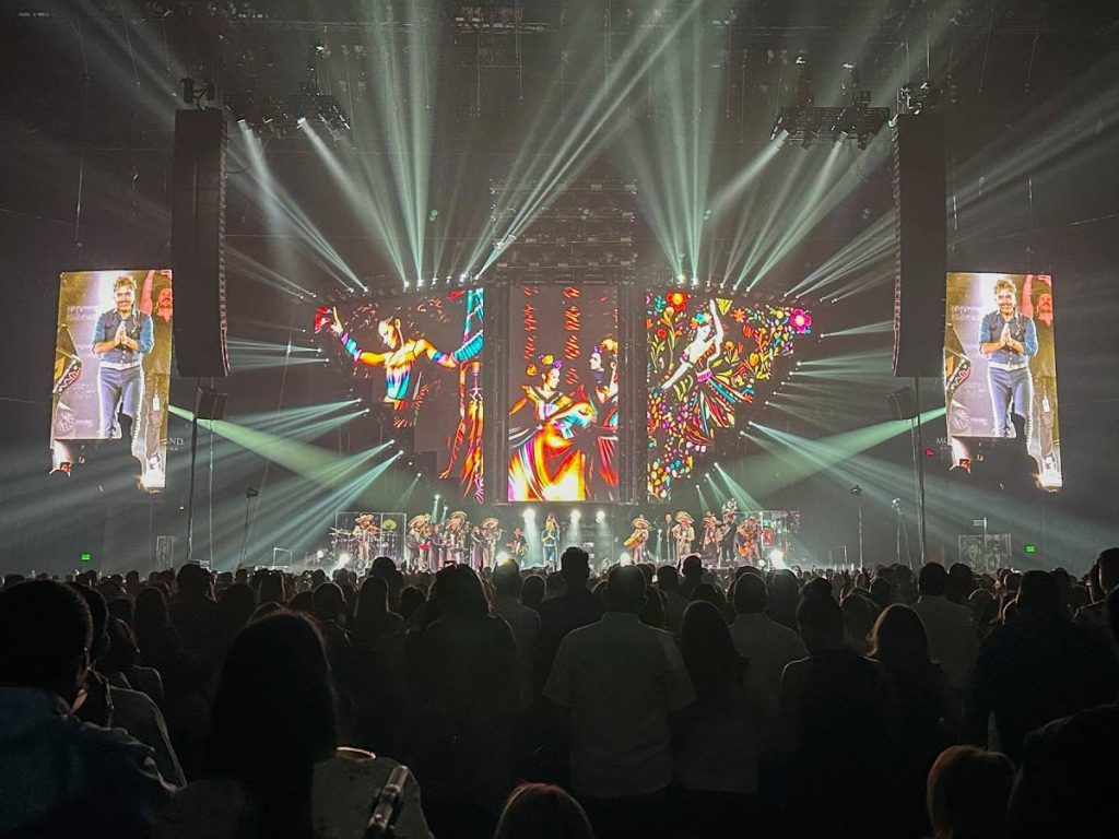 Rent All Pro, formerly known as Procolor, carried an L-Acoustics K1 concert sound system out on Alejandro Fernández’s recent Amor Y Patria US tour.