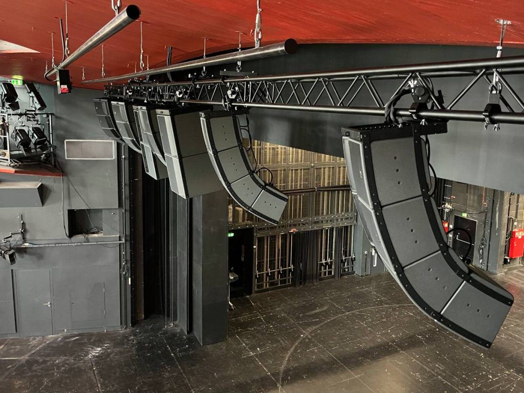 The L-ISA immersive configuration at Hans Otto Theatre consists of five arrays of three A10i Focus and one A10i Wide each, with two hangs of two KS21 subwoofers spread above the main stage.
