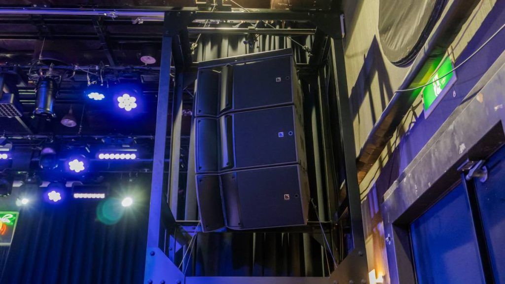 A L/R system of two L-Acoustics A15 Focus and one A15 Wide per side flown from custom rigging