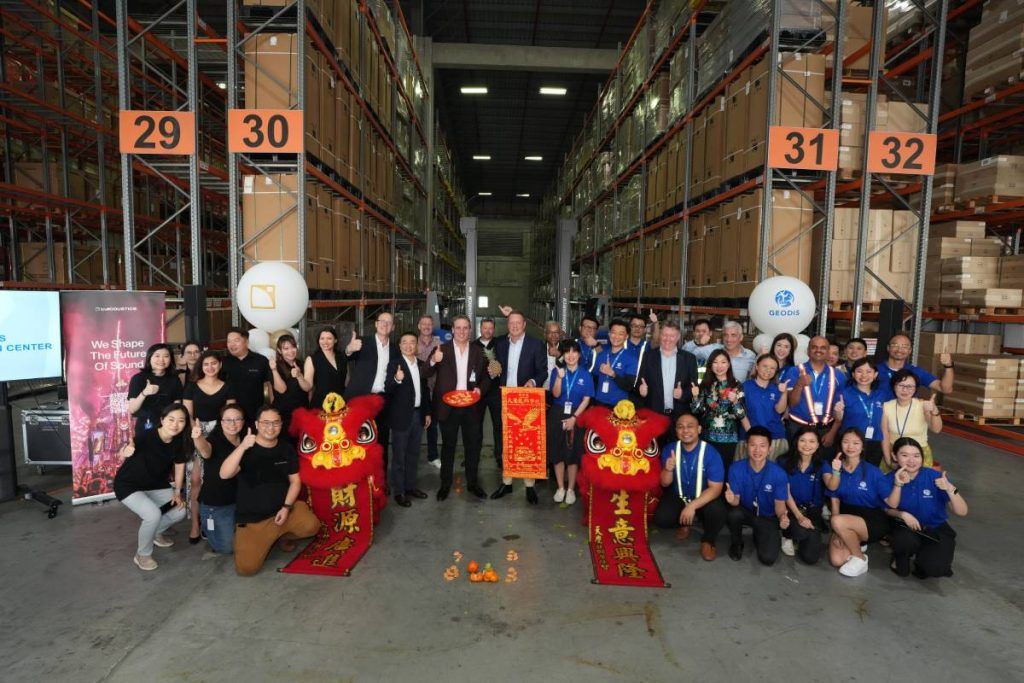 The teams at L-Acoustics APAC and GEODIS Singapore usher in the new APAC distribution centre.