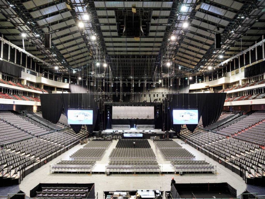 The delay system for Les Misérables: The Arena Spectacular World Tour at Taipei Arena comprised of two L-Acoustics L2 per side that covered third and fourth-floor audience seats.
