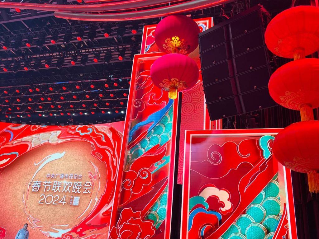 The L/R system for CCTV’s Spring Festival Gala consisted of five L-Acoustics K2 topped by one KS28 subwoofer per side