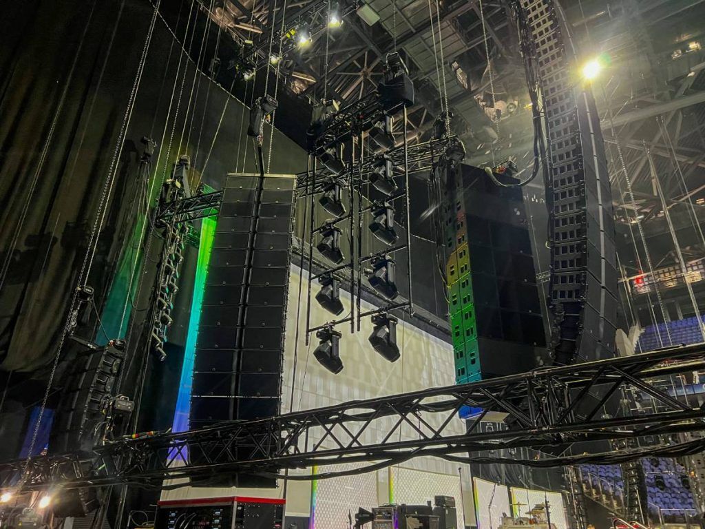 The concert sound system featured 16 L-Acoustics K1+6 K2 per side for the main L/R hangs, 16 K2 each for side hangs and eight K3 for the 180º hangs per side of line array speakers