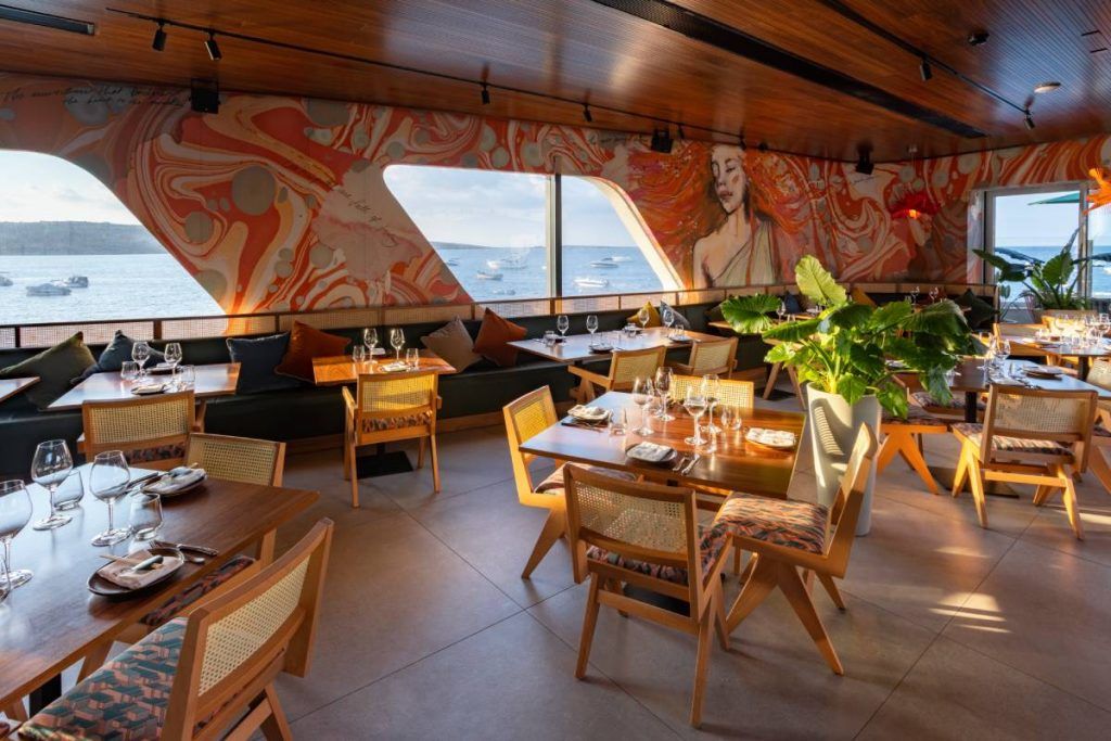 LOA’s L-Acoustics professional sound system provides balanced coverage both indoors and outdoors in the restaurant and lounge