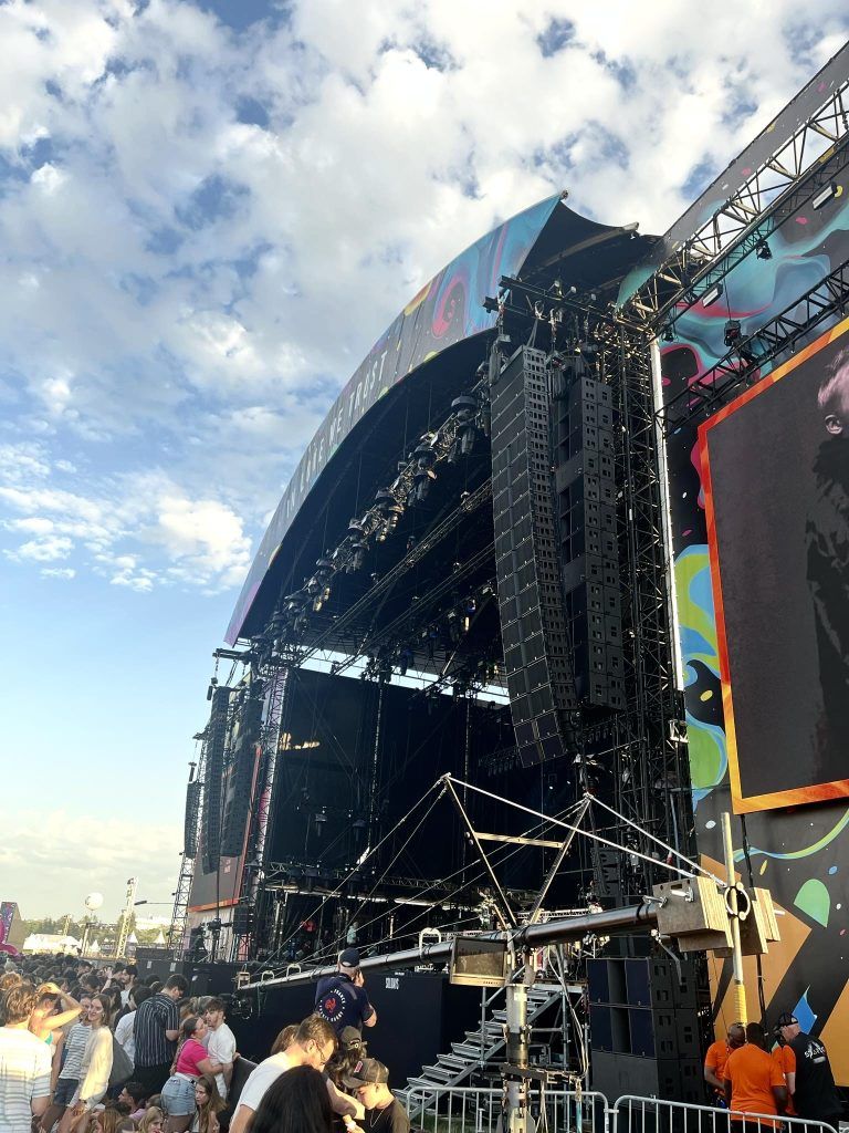 The main stage system at Solidays Music Festival featured an impressive array of L-Acoustics K Series loudspeakers ensuring exceptional sound quality for every act