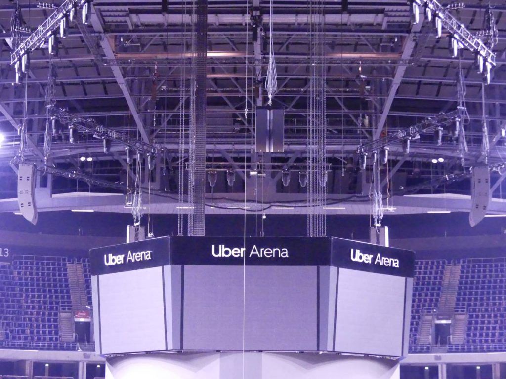 The Uber Arena needed a sound solution that could deliver crystal-clear sound for both sports fans and music lovers, while also adapting to over 30 different configurations 