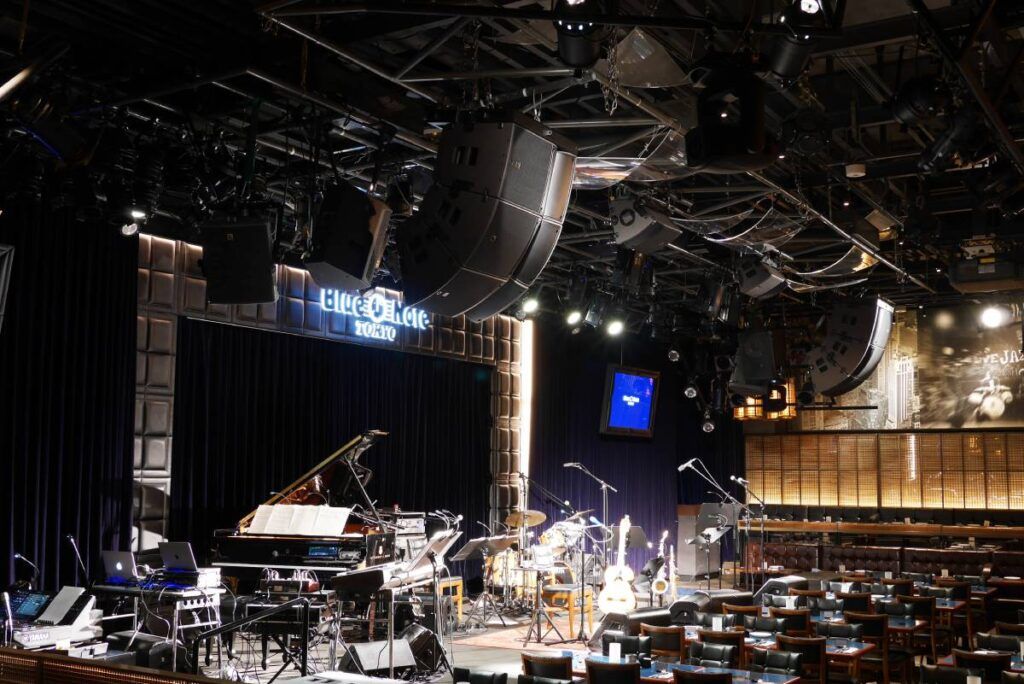 Blue Note Tokyo main L/R installation of two hangs of one L-Acoustics A15 Focus and two A15 Wide per side