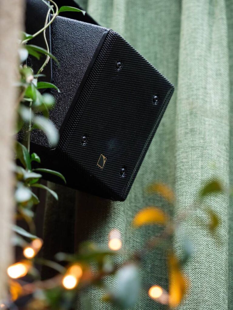 The Roof Gardens’ new L-Acoustics sound system delivers uncompromising audio quality while respecting the venue's stunning visual aesthetic ©Maria Zhytnikova