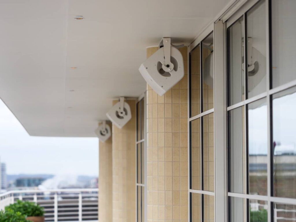 Twenty L-Acoustics X8 speakers grace the 6th and 7th Floor Terraces, immersing guests in crystal-clear sound under the open sky ©Maria Zhytnikova