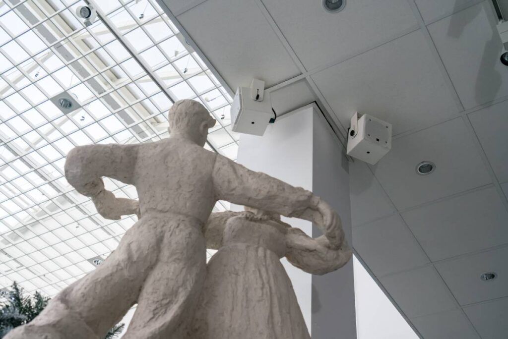 All L-Acoustics speakers for the lobby were chosen in white to blend seamlessly with the architecture