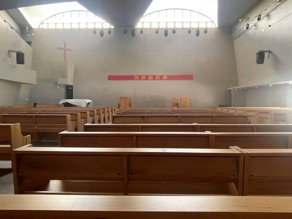 The main hall of the Changsha South Church features one L-Acoustics A10i Focus and two A10i Wide down per side and two L-Acoustics SB18 IIi subwoofers