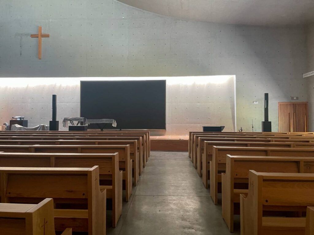 A pair of L-Acoustics Syva and Syva Low in the smaller worship hall in the Changsha South Church