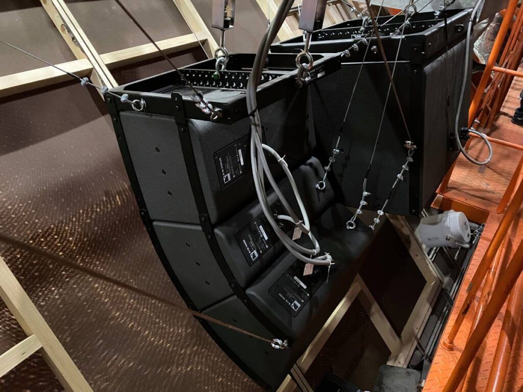 The Center’s Small Hall proscenium centre array of one L-Acoustics A10i Focus atop two A10i Wide with a KS21i subwoofer