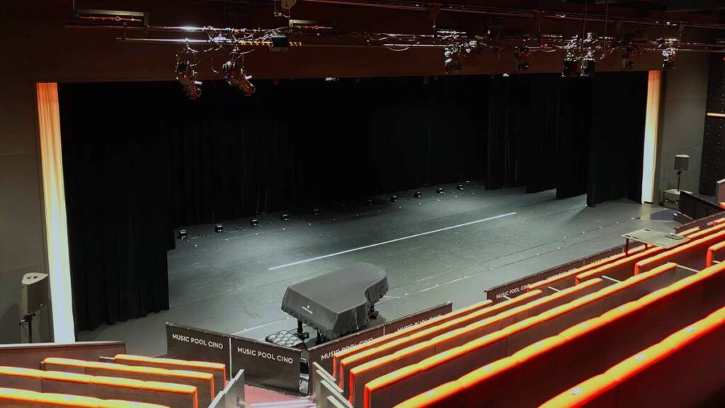 Senzoku Gakuen College of Music’s MUSIC POOL CINO LCR configuration of three L-Acoustics X12 professional sound system flown across the front of the stage and one X12 mounted on SB18 per side for in-fill